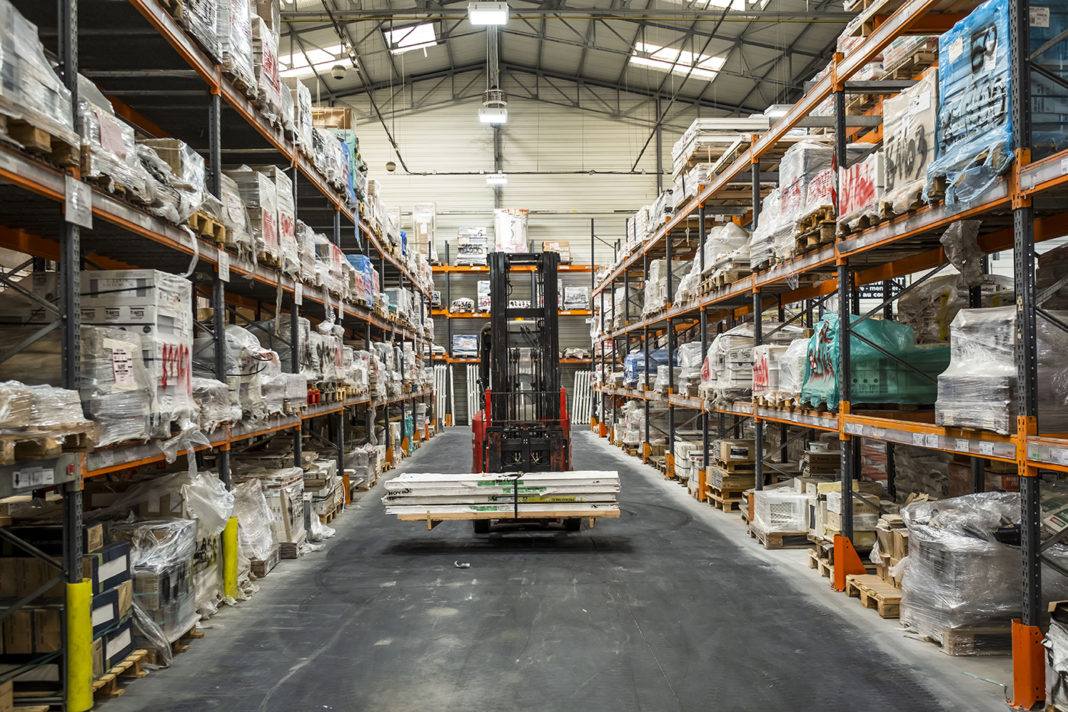 Visite d'un magasin La Plateforme du Batiment par la Secretaire d'Etat a la Transition ecologique et solidaire
