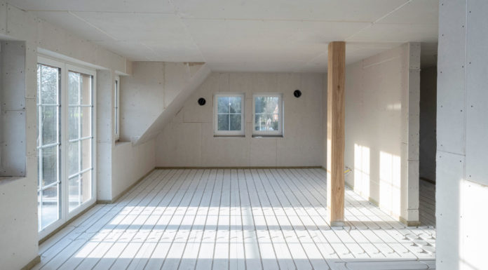 Plaque rainurée Therm25™, le plancher chauffant rafraîchissant réinventé