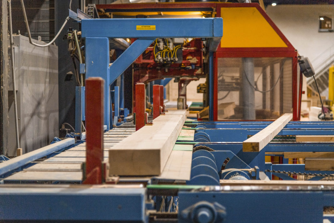 Lauziere Gros Oeuvre, entreprise de taille de charpente et construction bois, ossature bois, poteaux, poutres